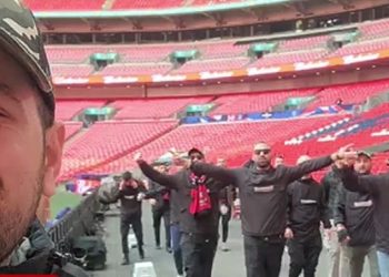6 orë para ndeshjes, Tifozat Kuqezi ndezin atmosferën në Wembley