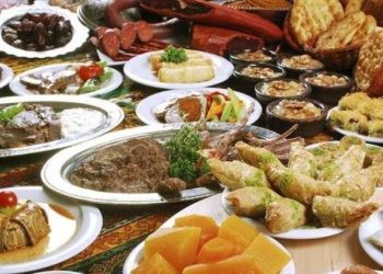 Fiter Bajrami, ja ushqimet që nuk duhet të mungojnë në tryezën festive