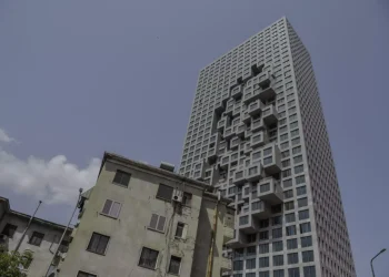 Si u betonizua Tirana në 10 vjet nga oligarkët e kullave dhe tenderave të teknologjisë së informacionit