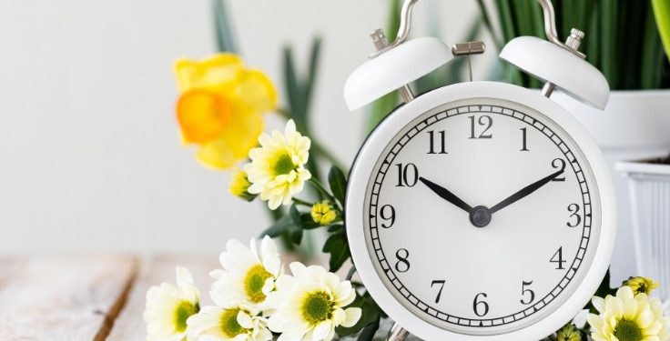 Rikthehet ora verore më 30 Mars, akrepat do të lëvizin një orë përpara