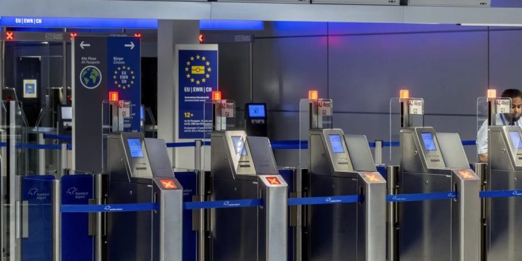 Grevë në aeroportet e Gjermanisë, anulohen mbi 3.400 fluturime