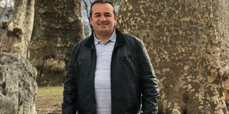 Ky është 53-vjeçari shqiptar që goditi me thikë gruan dhe u hodh nga ballkoni
