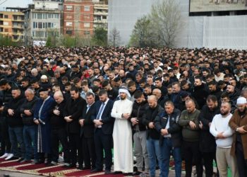 Falja e Namazit para orarit të caktuar në Sheshin Skënderbej, reagon Komuniteti Mysliman i Shqipërisë