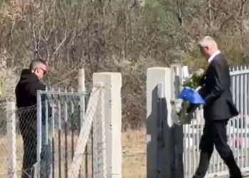 Hashim Thaçi mbërrin në Kosovë, tek varri i babait të tij