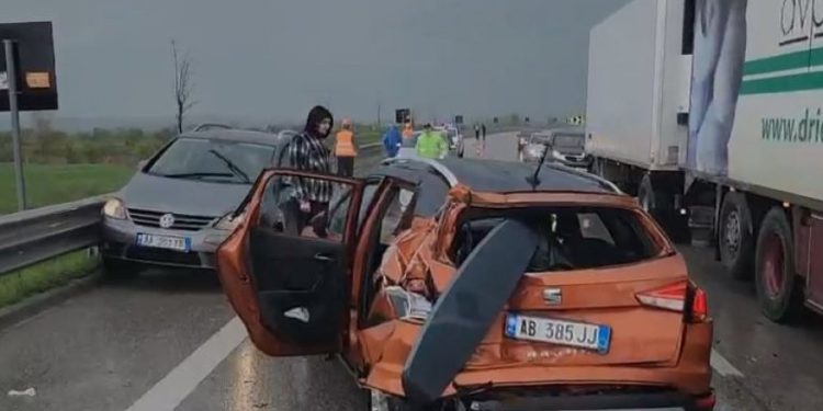 Aksident i rëndë në autostradën Lushnjë-Vlorë, tre të plagosur