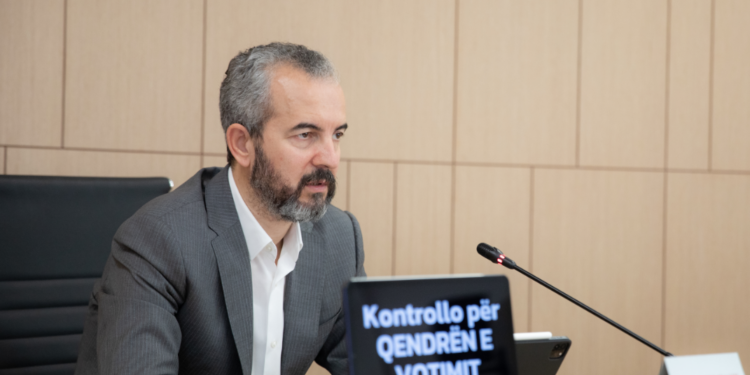 Ilirjan Celibashi i jep Lulëzim Bashës 650 milionë lekë për “nevoja ekstreme”