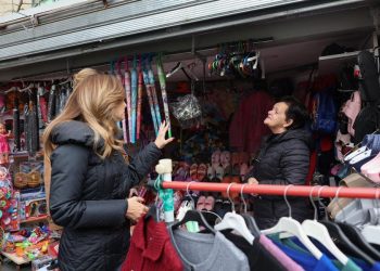 Tabaku takon qytetarët pranë Shkollës së Baletit: Ekonomia shqiptare në krizë, qytetarët të braktisur nga qeveria