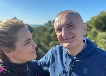 Urimi i veçantë i Monika Kryemadhit për Metën: Dhuratën më të bukur këtë vit ta marrësh me 11 maj