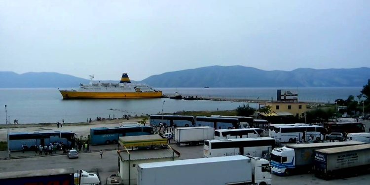 Goditën policin kufitar në terminalin e portit të Vlorës, arrestohen 3 persona