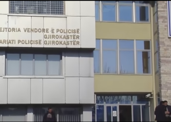 Përplasen dy automjete te ‘Ura e Kardhiqit’, lëndohen katër persona