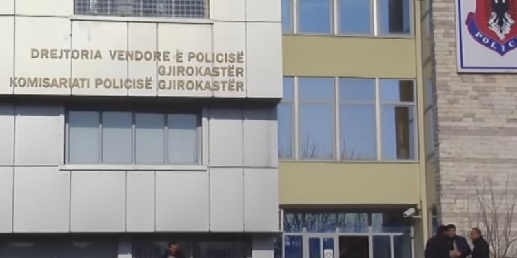 Përplasen dy automjete te ‘Ura e Kardhiqit’, lëndohen katër persona