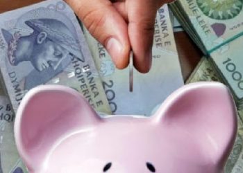 950 mijë “kursimtarë” kanë zero lekë në banka, 4.5% e depozituesve kanë 58% të kursimeve totale