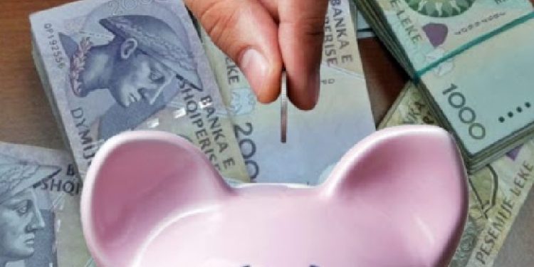 950 mijë “kursimtarë” kanë zero lekë në banka, 4.5% e depozituesve kanë 58% të kursimeve totale
