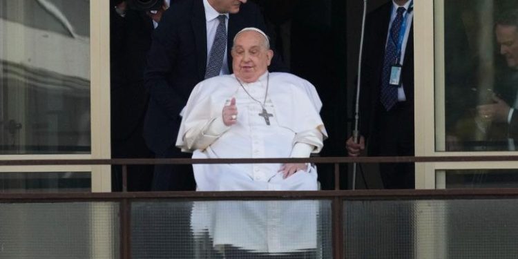Ndahet nga jeta Papa Françesku