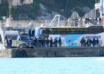 Përdh*nues dhe të varur nga dr*ga, kush janë 40 emigrantët e sjellë në Shqipëri