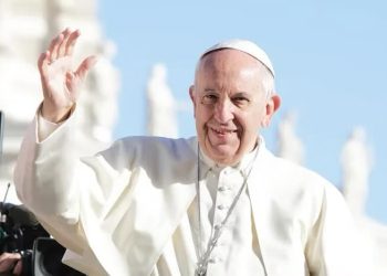 “Pusho në paqe, Atë i Shenjtë”, Jupi për vdekjen e Papa Françeskut: Zëri yt do të vazhdojë të dëgjohet me kumbim