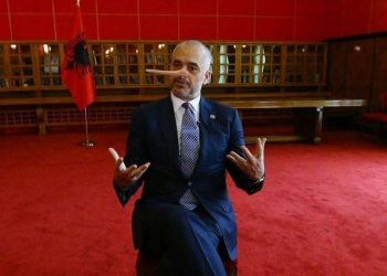 “Sa herë ta dëgjoni, kujtoni 1 Prillin”, Berisha tallet me Ramën