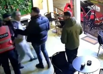 “Pusho se do të shkër*** robtë”/ Alimadhi reagon pas shoqërimit me forcë nga policia