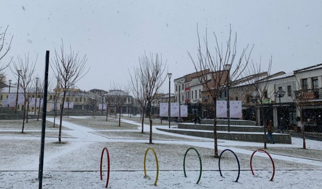 Ulje temperaturash, rikthehen reshjet e dëborës në Juglindje