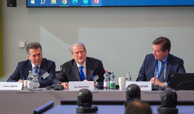 Berisha në PPE: Për të siguruar një mandat të katërt, Rama burgosi liderët e partive kryesore opozitare
