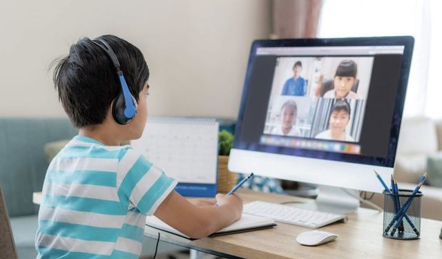 20% e të rinjve shqiptarë përdorin internetin për mësim online, rritje e shpejtë pas pandemisë