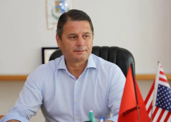 Pjerin Ndreu dhunon zyrtarin e Federatës Shqiptare të Basketbollit