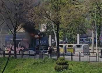Merr flakë autobusi i linjës së ‘Unazës së Re’