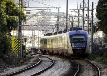 Aksident në Greqi! Treni me 45 pasagjerë përplaset me një kamion në Kalkidë