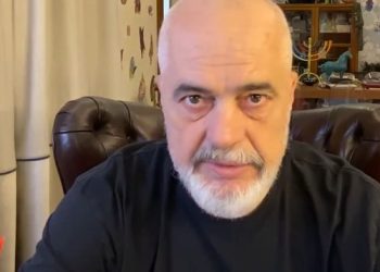 “Lulin e kam zemër”, Rama i përgjigjet komentuesit: Nuk jam zgjedhur të punoj më kazmë