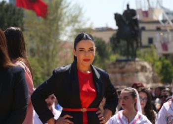BIRN: Ministrja Balluku i përdor faqet e institucioneve si ‘mur’ për posterat e fushatës