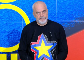Mëson ‘live’ vdekjen e Papa Françeskut, Rama ndërpret takimin elektoral dhe mban një minutë heshtje