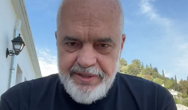 E pyesin për vizitën e fundit në SHBA, Rama nervozohet me komentuesin: O pika, beson budallëkun