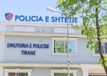 Gjendet vetëm në rrugë një fëmijë 3-4 vjeç në bulevardin “Dëshmorët e Kombit”