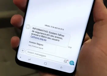 SMS mashtruese, ekspertët e IT: Mos e klikoni, hakerat ju vjedhin çdo gjë në telefon