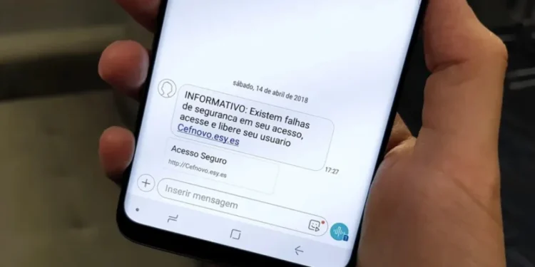 SMS mashtruese, ekspertët e IT: Mos e klikoni, hakerat ju vjedhin çdo gjë në telefon