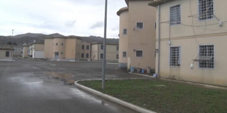 Jep dorëheqjen drejtori i burgut të sigurisë së lartë të Peqinit