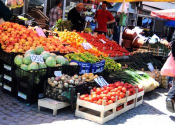 Familjet shqiptare ‘zhyten’ në varfëri! Rriten çmimet e ushqimeve, çojnë inflacionin në 2.1%