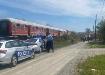 Kosovë/ Makina përplaset me trenin, humb jetën një person