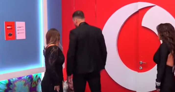 Skandal në Big Brother/ Jozi dhunon Gjestin, e godet fuqishëm. Këngëtarit në gjendje të rëndë. Ndërpritet transmetimi
