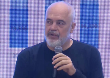 Rama ofendon personat me aftësi ndryshe, përdor termin “autik” për të sulmuar opozitën