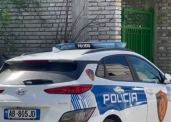 Agjentët e BKH kontrolle në banesën e drejtorit të Ujësjellësit në Elbasan