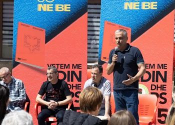 Shkelja e ligjit/ Drejtori i Sigurimeve Shoqërore në Korçë mban fjalim në takimin e PS