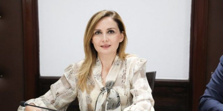 “Taksë e sheshtë 10%”, Tabaku viziton fasonerinë: Më shumë para në xhepin e çdo punonjëseje