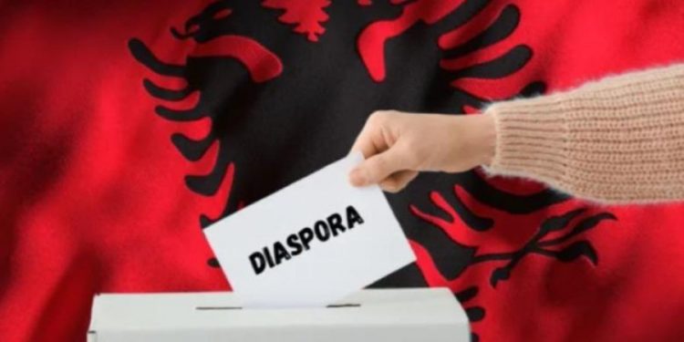 Mbërrijnë në Shëqipëri fletët e votimit që do të përdoren nga diaspora