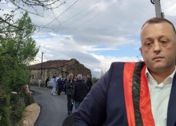 Fushatë me asfalt për votat e fshatrave të Matit