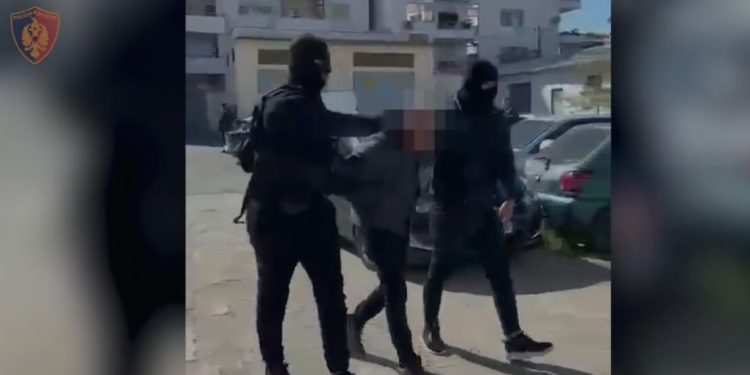 Akuzohet se krijoi një organizatë kriminale, kapet në Shqipëri egjiptiani i kërkuar nga Italia