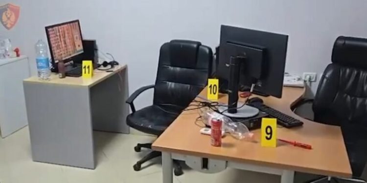 Zbulohet një apartament i kthyer në Call Center, arrestohet organizatori