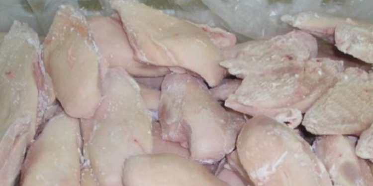 Kosova rrit kontrollet, dyshime për salmonelë në mishin e pulës nga Brazili në Shqipëri