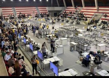 Përfundon procesi i numërimit të votave të diasporës në 11 qarqe, vijon vetëm në Elbasan