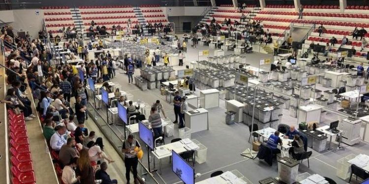 Përfundon procesi i numërimit të votave të diasporës në 11 qarqe, vijon vetëm në Elbasan
